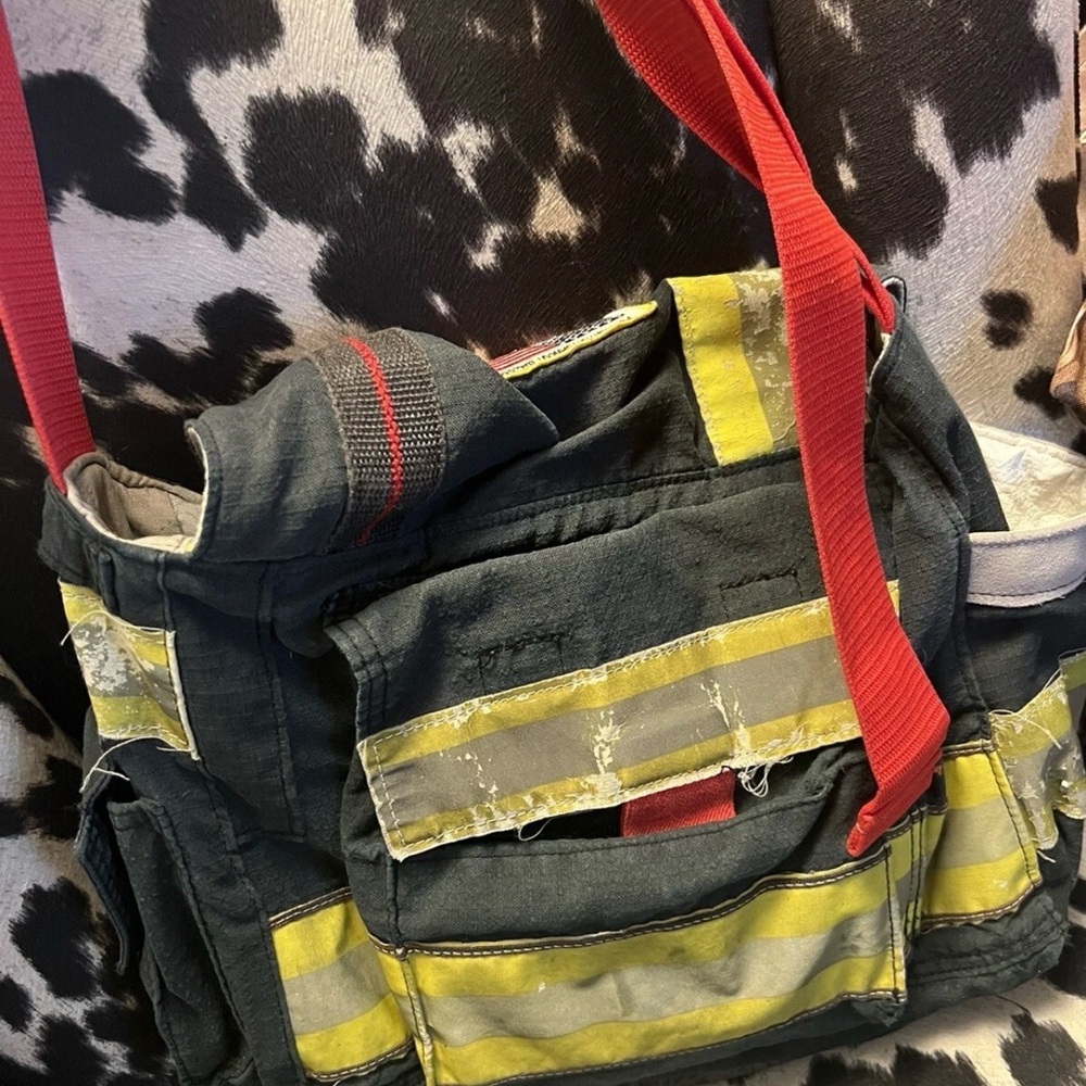 Unique Black and Yellow Shoulder Bag - Picture 5 of 6